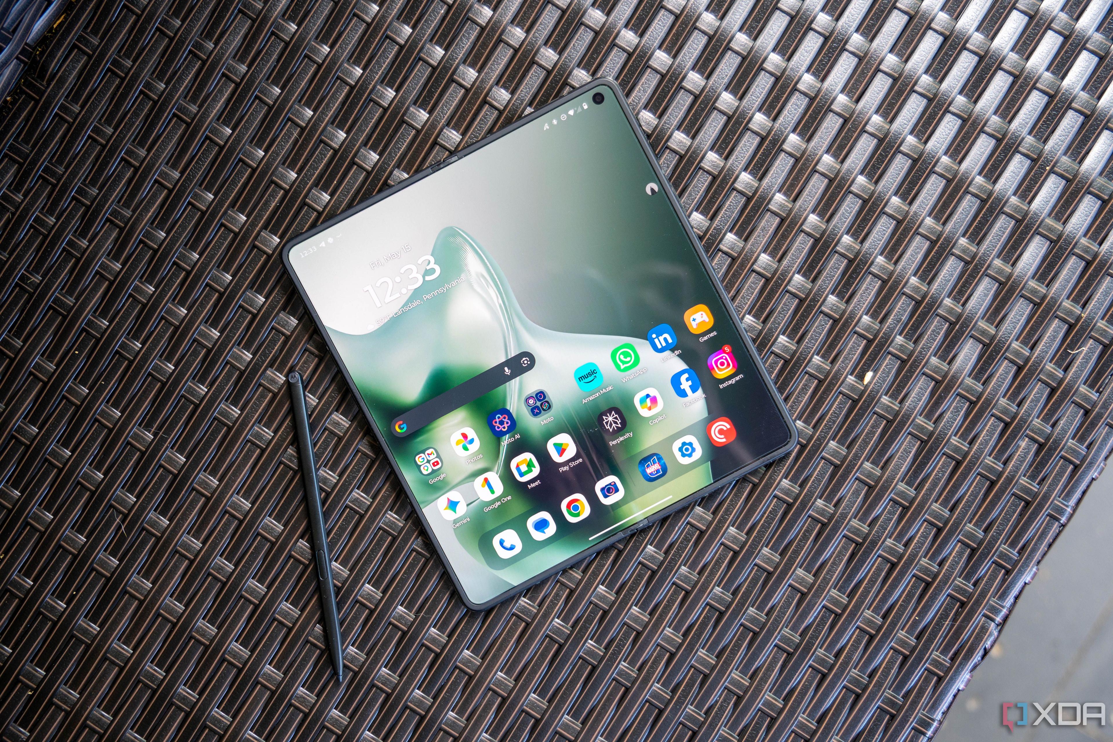 รีวิว Motorola Razr Fold